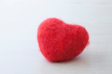 毛糸で作ったハート