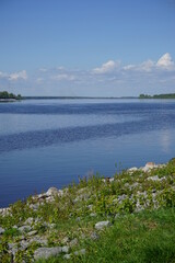 Fototapeta na wymiar beautiful bank of the Volga river in Kostroma