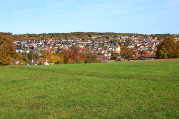Blick über das Heckengäu auf die Gemeinde Weissach im Landkreis Böblingen