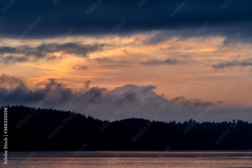 Wall mural sunrise mt rainier through the clouds