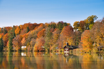Fototapeta premium Hinterbrühler See, München im Herbst