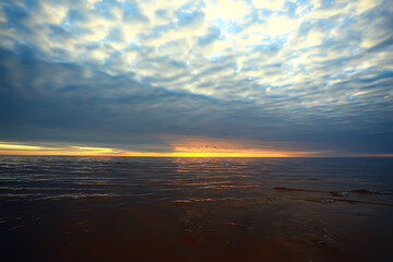 Obraz premium abstract sunset on the lake, landscape water and sky, blurred view freedom nature concept