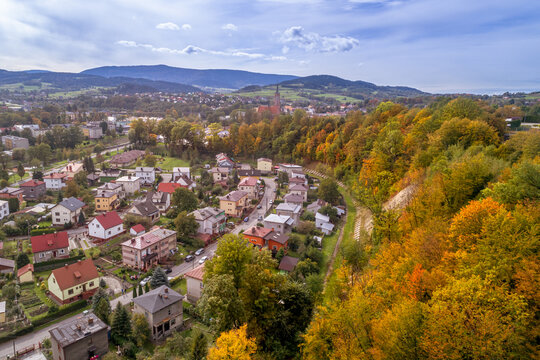 Gryb&oacute;w, jesienna panorama miasta
