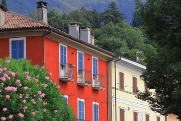 CASE COLORATE, COLORFUL HOUSES