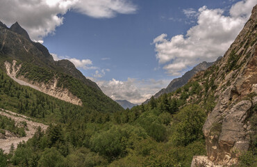 Fototapeta premium Gangotri is one of the main Hindu holy places of pilgrimage in the Himalayas. The trail from Gangotri to Gomukh runs between the mountain peaks.