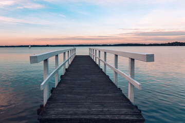 Fototapeta na wymiar footbridge in the lake, view to the horizon, Zwischenahner Meer