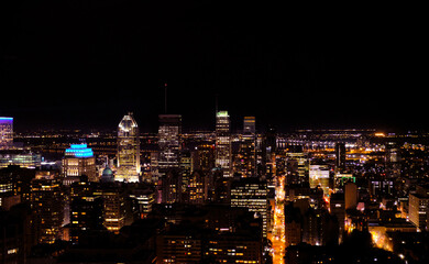 Plakat Montreal von oben bei Nacht.