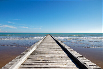 Obraz premium wooden pier on the beach
