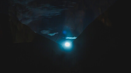 Rise of the moon between two mountains at night - obrazy, fototapety, plakaty