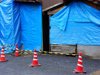 住宅の改装工事のブルーシート