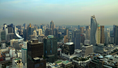 Obraz premium Bangkok, Thailand - Smoggy View from Red Sky Bar