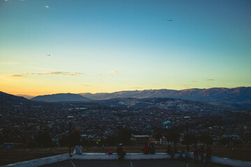 Atardecer en el mirador de Ayacucho con vista a la ciudad