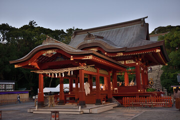 Naklejka premium 夕暮れの鎌倉鶴岡八幡宮 舞殿