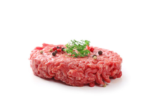 steak haché isolé sur fond blanc ,viande