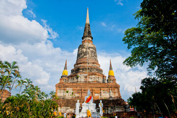 ワット・ヤイ・チャイ・モンコンの仏座像 © Paylessimages