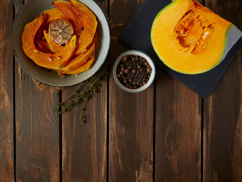 baked pumpkin with oil and spices