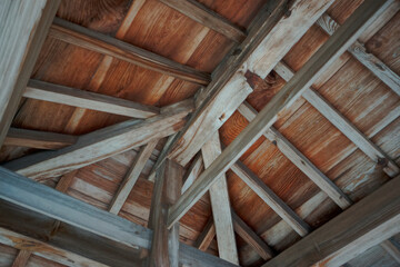 木造建築の屋根裏
