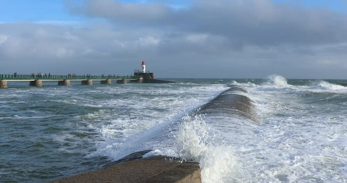 Brise-lames de la grande Jet&eacute;e des Sables d'Olonne (Vend&eacute;e, France)