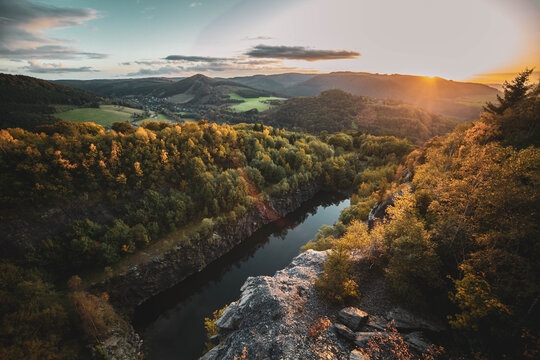 Sauerland - Winterberg im Oktober (Sonnenuntergang im Steinruch mit Wasser)
