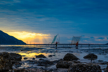 Obraz premium Sunrise scenery by the sea