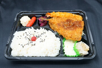 アジフライエビフライ弁当