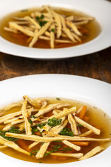 österreichische Pfannkuchensuppe im Teller