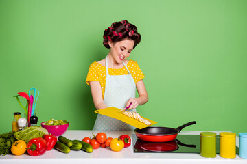Photo positive girl chef frying pan mushrooms cutting board prepare tasty dish supper table tomato...