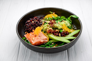 Warm salad with salmon, wild rice and asparagus
