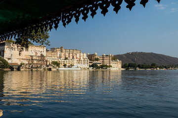 Fototapeta premium City palace, Udaipur, on a sunny day