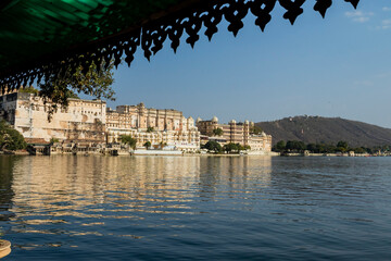 Fototapeta premium City palace, Udaipur, on a sunny day