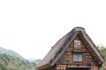 日本の有名な観光地である白川郷は、世界遺産に登録されている。