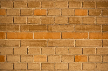 Mur de briques ocres