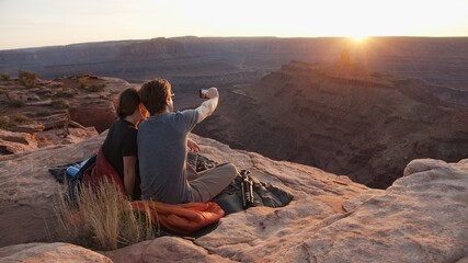 Fototapeta premium Sunset selfie couple camping traveling in the west canyon