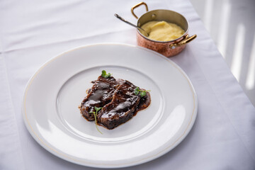 Beefsteak specialty prepared in olive oil with mashed potatoes