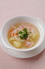 新玉ねぎのスープ