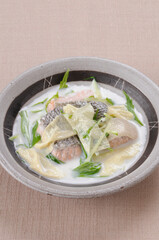 秋鮭とゆばの豆乳煮