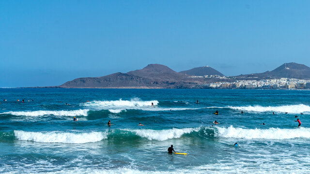surfing on the beach of la cicer in Las Plamas de GRan Canaria