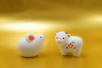ねずみ年から丑年へのバトンタッチ（2021年・年賀状素材）