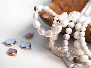 Pearl thread, mother of pearl pendants, white coral beads
