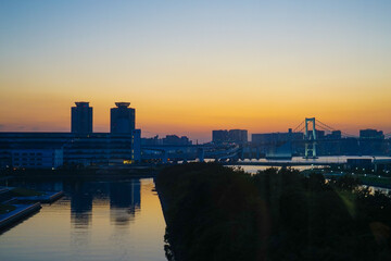 Naklejka premium 東京都お台場の街並みと夕景