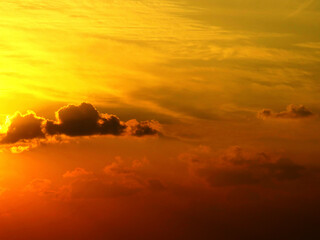 オレンジ色の空