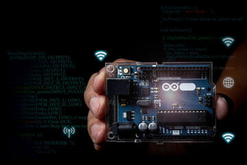 Arduino controller board element photo in dark background with infographic details.
