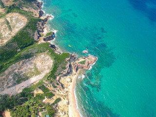 Obraz premium air travel from the beach to the blues