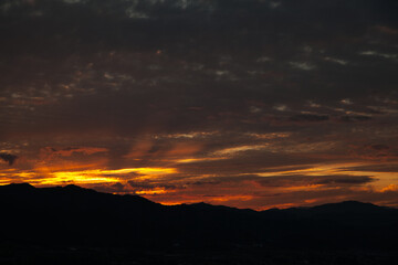 山形県上山市を照らす美しい夕日
