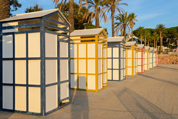 Históricas casetas de baño , son vestuarios de playa centenarios,  de S'agaró en el Paseo de...