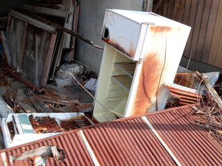 不法投棄の冷蔵庫