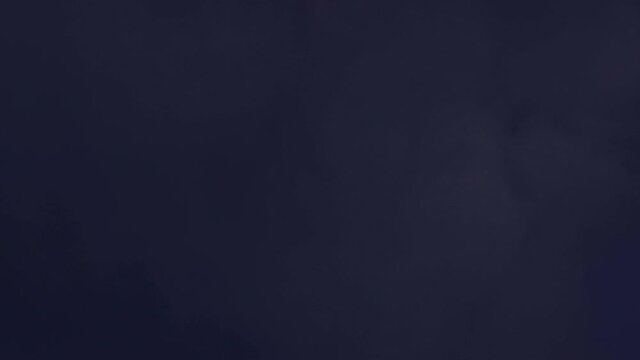 Luna viene coperta dalle nuvole