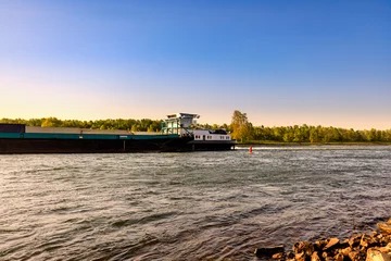 Deurstickers Binnenschiff auf dem Rhein unter blauem Himmel © Mr.Stock