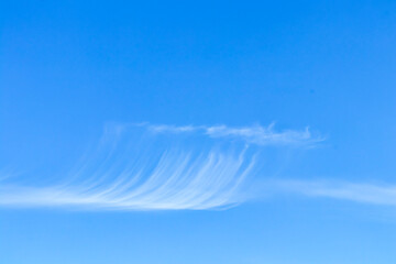 Wolke in Form von einer Wasserwelle