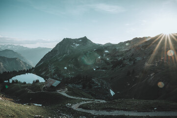 Blick an den Seealpsee, am Nebelhorn im Frühling